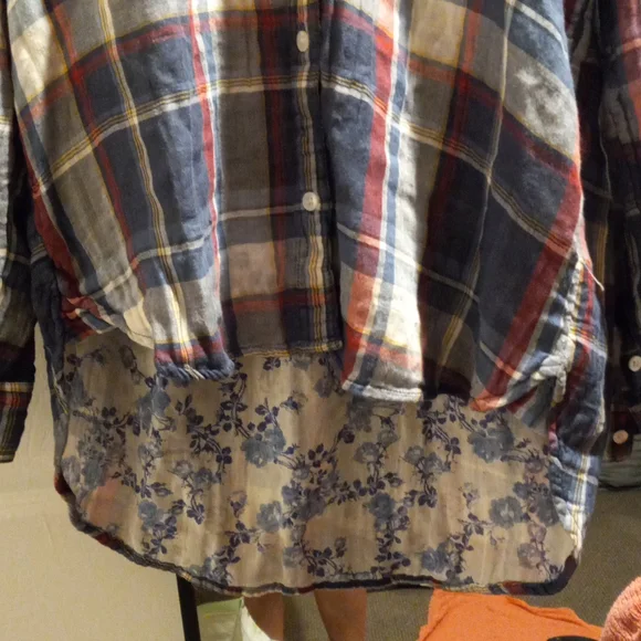 American Eagle boyfriend fit button down Small - Picture 2 of 6